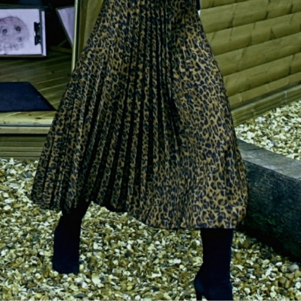 Zara Olive Animal Print Pleated Midi size L